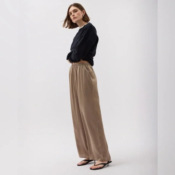 Richer Poorer XS silk satin wide leg pants in warm gray - Picture 2 of 6